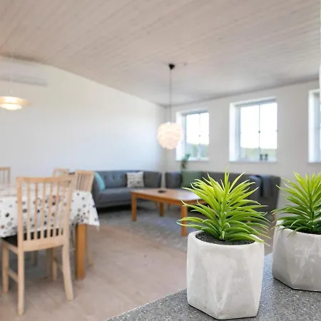 Apartment Iii *